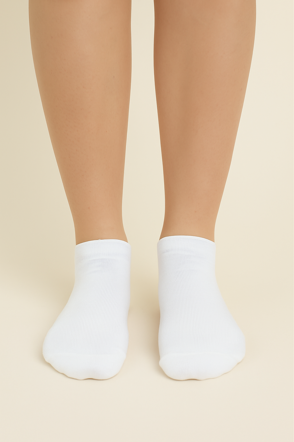 Niedrige weiße nahtlose Socken aus Bambus